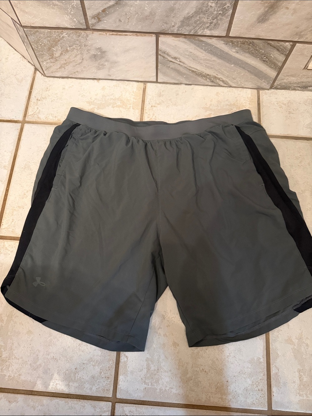 Under Armour Men’s Gray Athletic Shorts with Black Side Panels